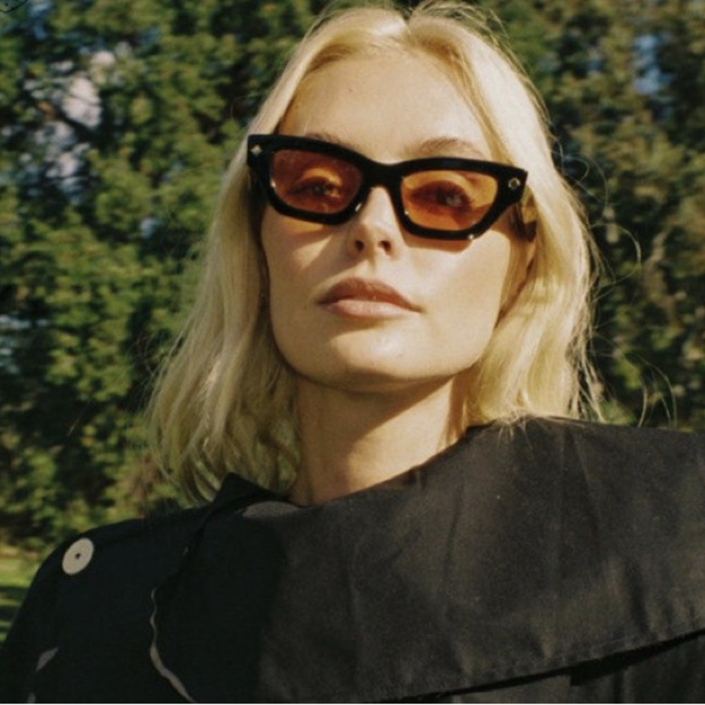 Chic Black Cat-Eye Sunglasses